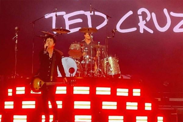 Группа Green Day приостановила концерт в Детройте из-за пролетевшего рядом дрона