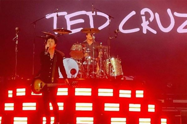 Группа Green Day приостановила концерт в Детройте из-за пролетевшего рядом дрона